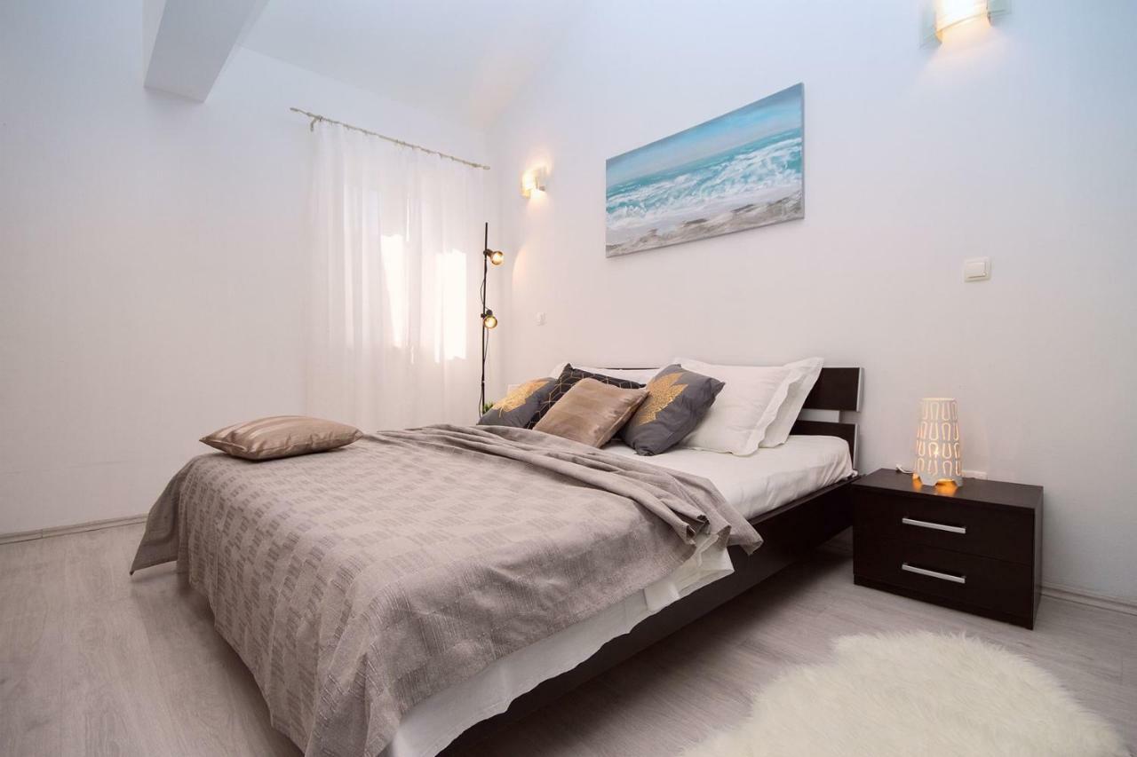Villa Ana - 3 Bedroom Villa With Private Pool And Unspoiled Natural Environment Kučiće 외부 사진