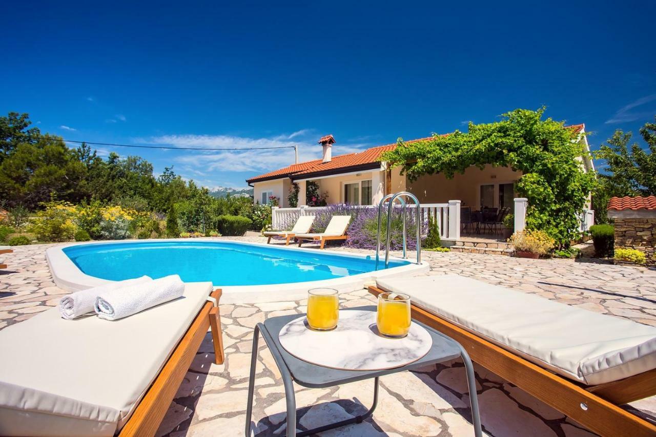 Villa Ana - 3 Bedroom Villa With Private Pool And Unspoiled Natural Environment Kučiće 외부 사진