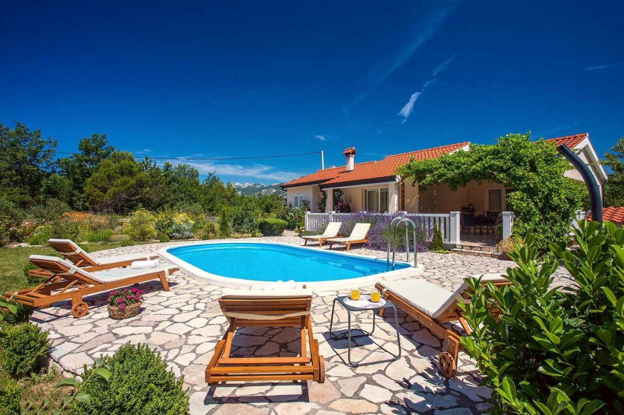Villa Ana - 3 Bedroom Villa With Private Pool And Unspoiled Natural Environment Kučiće 외부 사진