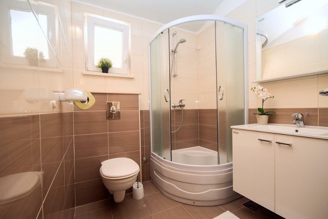 Villa Ana - 3 Bedroom Villa With Private Pool And Unspoiled Natural Environment Kučiće 외부 사진