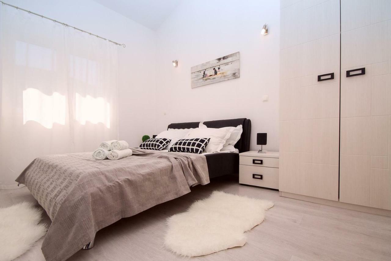 Villa Ana - 3 Bedroom Villa With Private Pool And Unspoiled Natural Environment Kučiće 외부 사진
