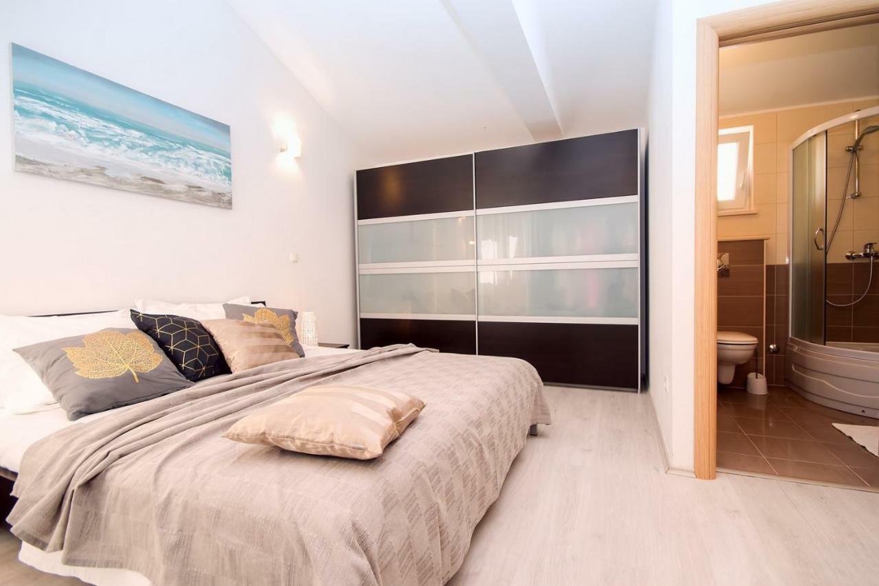 Villa Ana - 3 Bedroom Villa With Private Pool And Unspoiled Natural Environment Kučiće 외부 사진
