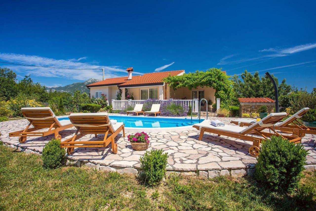 Villa Ana - 3 Bedroom Villa With Private Pool And Unspoiled Natural Environment Kučiće 외부 사진